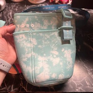 Don’t use this Hydrojug Sleeve. Willing to haggle on price.